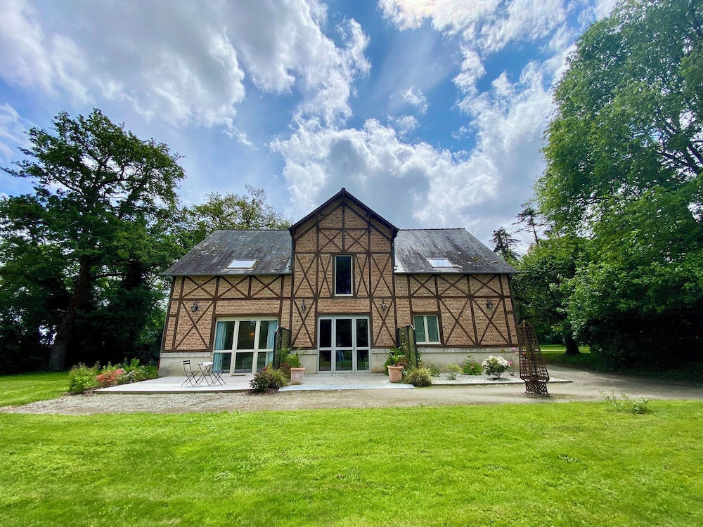 Chateau D'Apigne Rennes 3/50