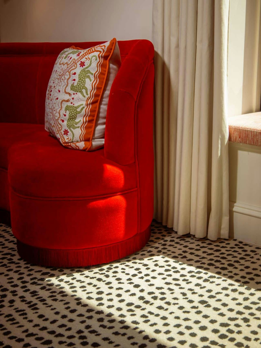 ROOM, CORNER