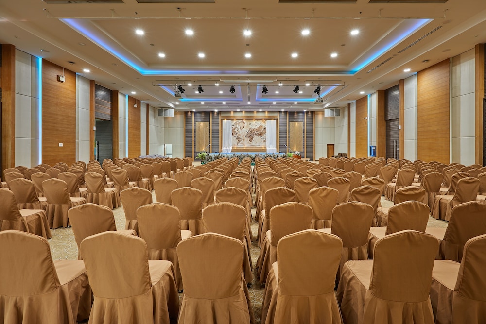Welcome World Beachfront Resort 36/47