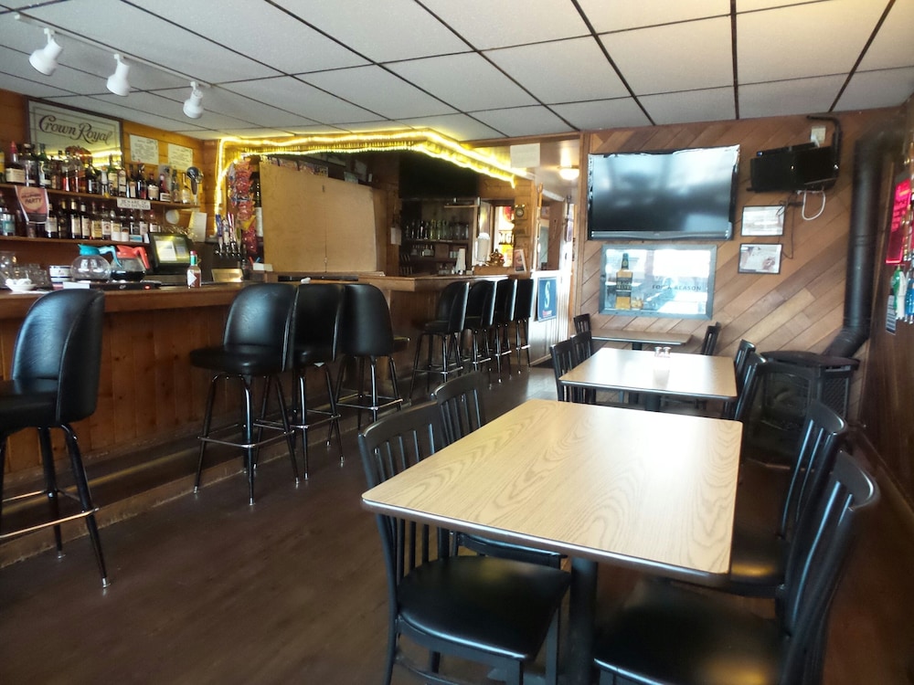Tyee Restaurant and Hotel 10/12