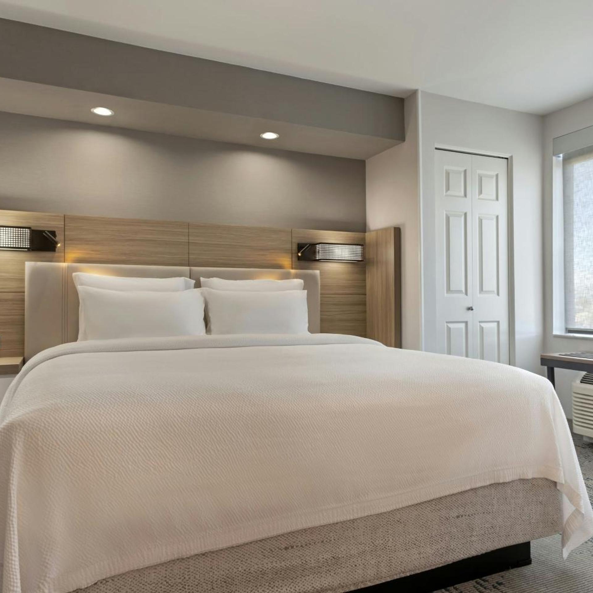جناح بسرير كينج مع سرير سحّاب إضافي مع أريكة، SpringHill Suites Lancaster Palmdale 2/10