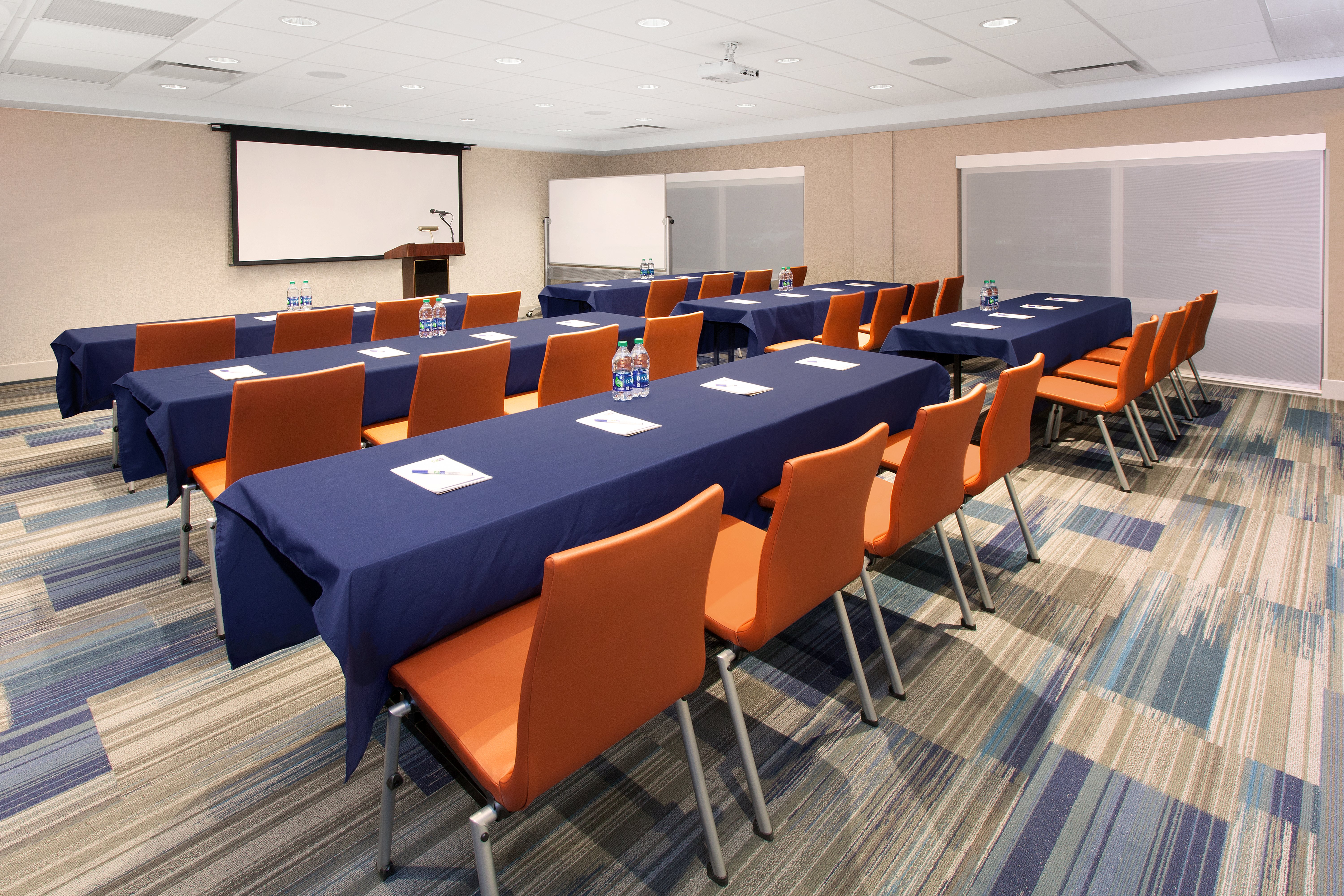 Holiday Inn Express and Suites Sterling Heights-Detroit Area 16/23