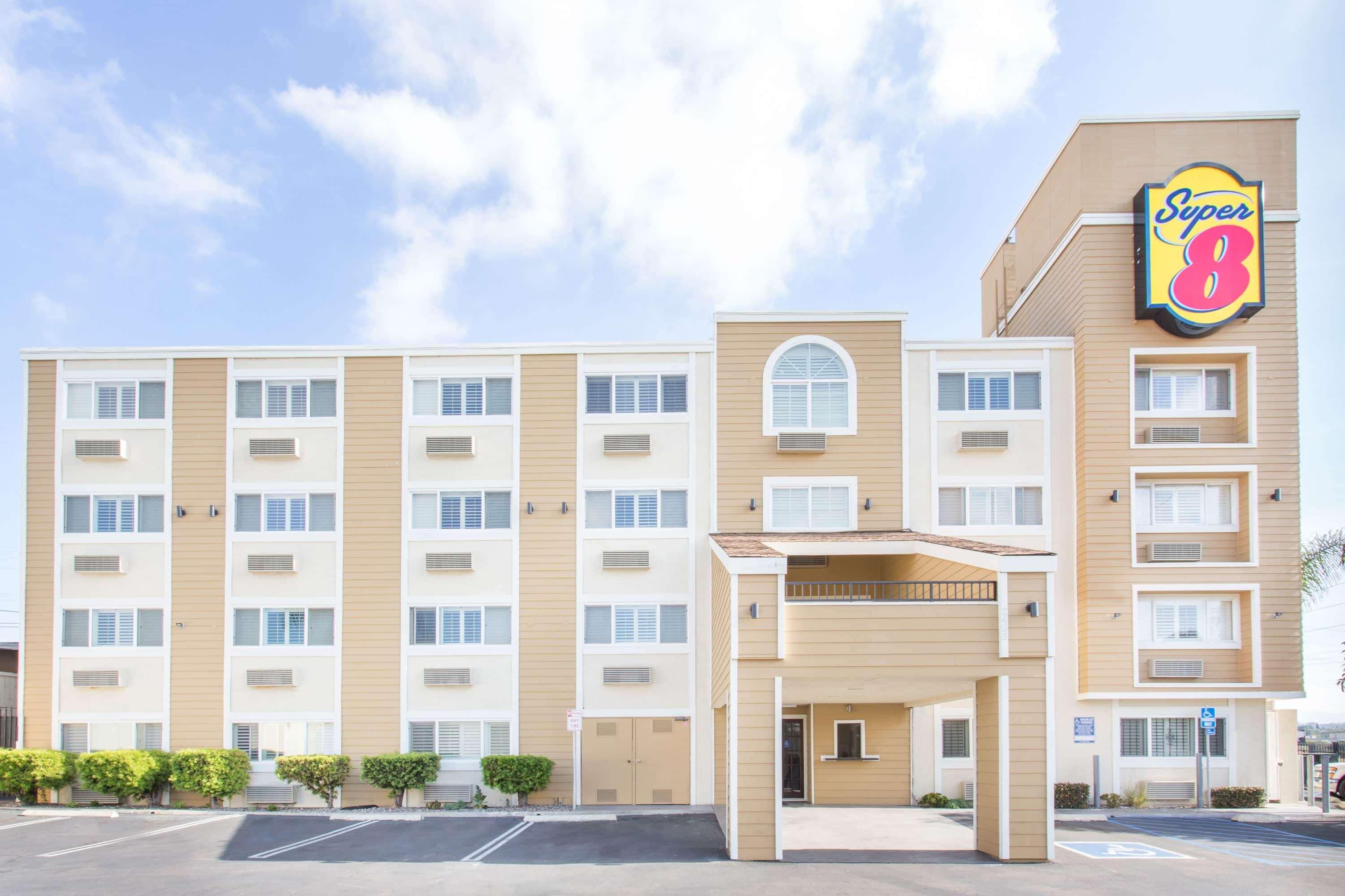 Super 8 by Wyndham National City Chula Vista 21/24