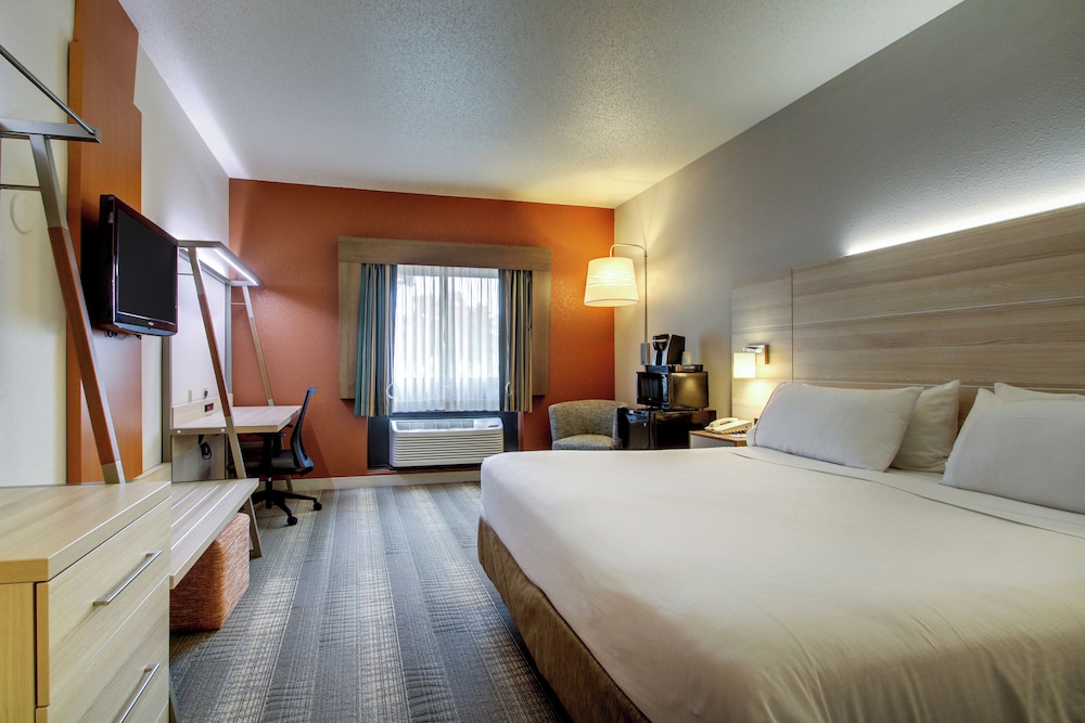 Holiday Inn Express Milwaukee N Brown Deer Mequon 14/67