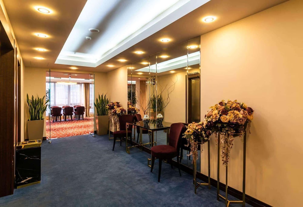 Ramada Hotel and Suites by Wyndham Yerevan 36/45