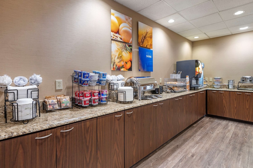 Comfort Inn Louisville Southwest 26/34