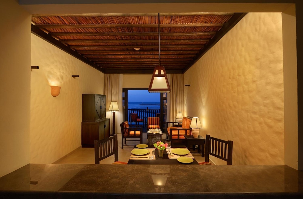 Azimut Hotel Musandam 45/68