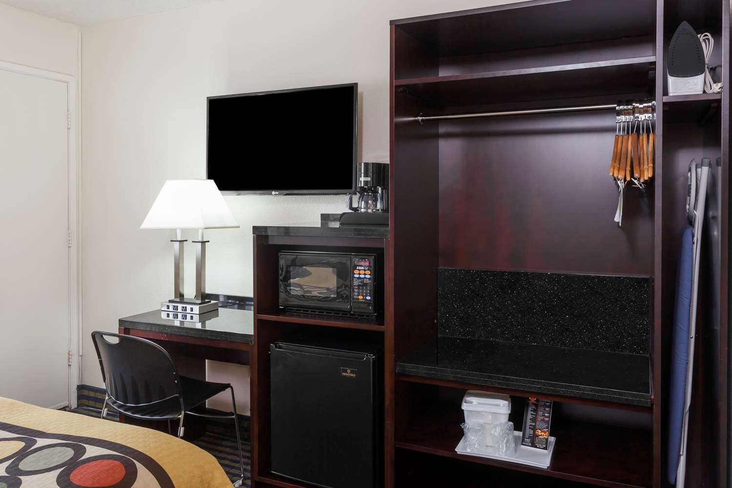 Super 8 by Wyndham San Diego Hotel Circle 41/58