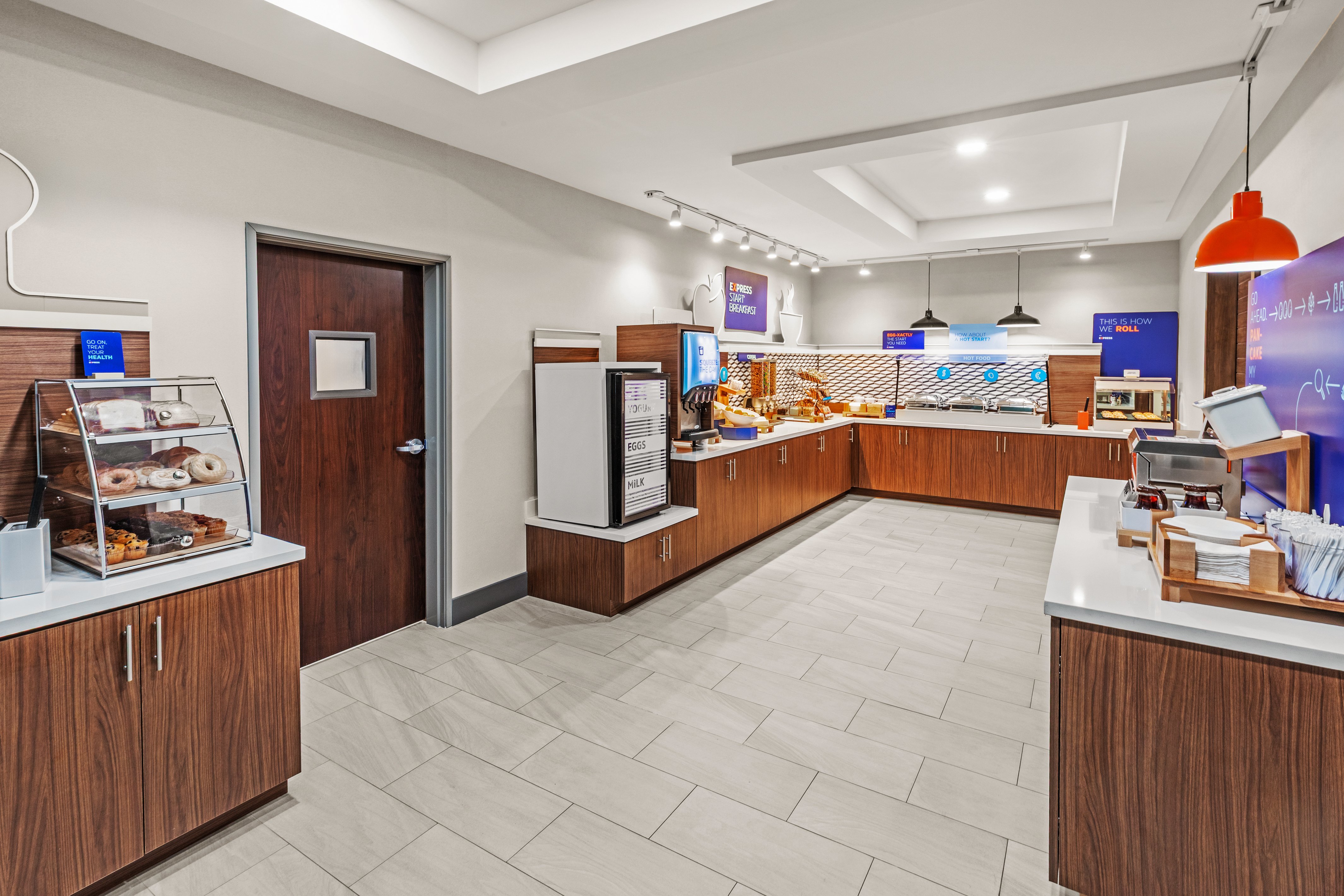 Holiday Inn Express Suites San Antonio Se By At T Center 14/73