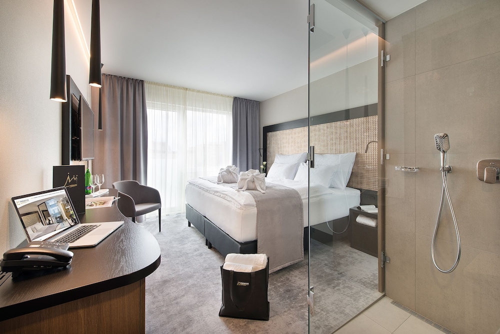 PREMIUM Hotel 19/69