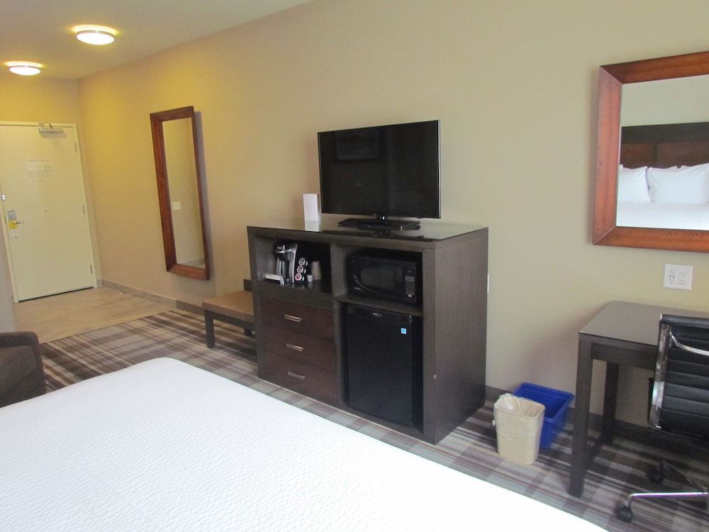 Fairfield Inn & Suites by Marriott Airdrie 9/54