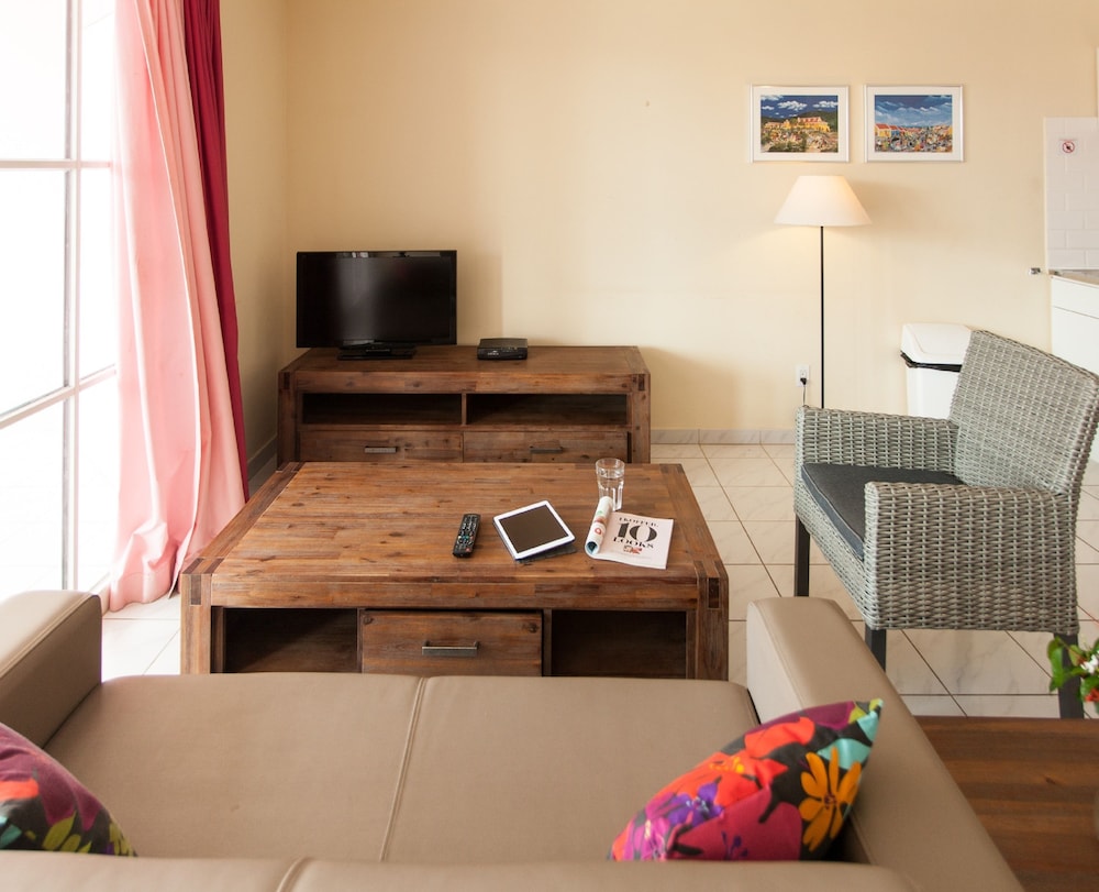 Sonesta Hotels & Resorts Livingstone Curacao 58/70