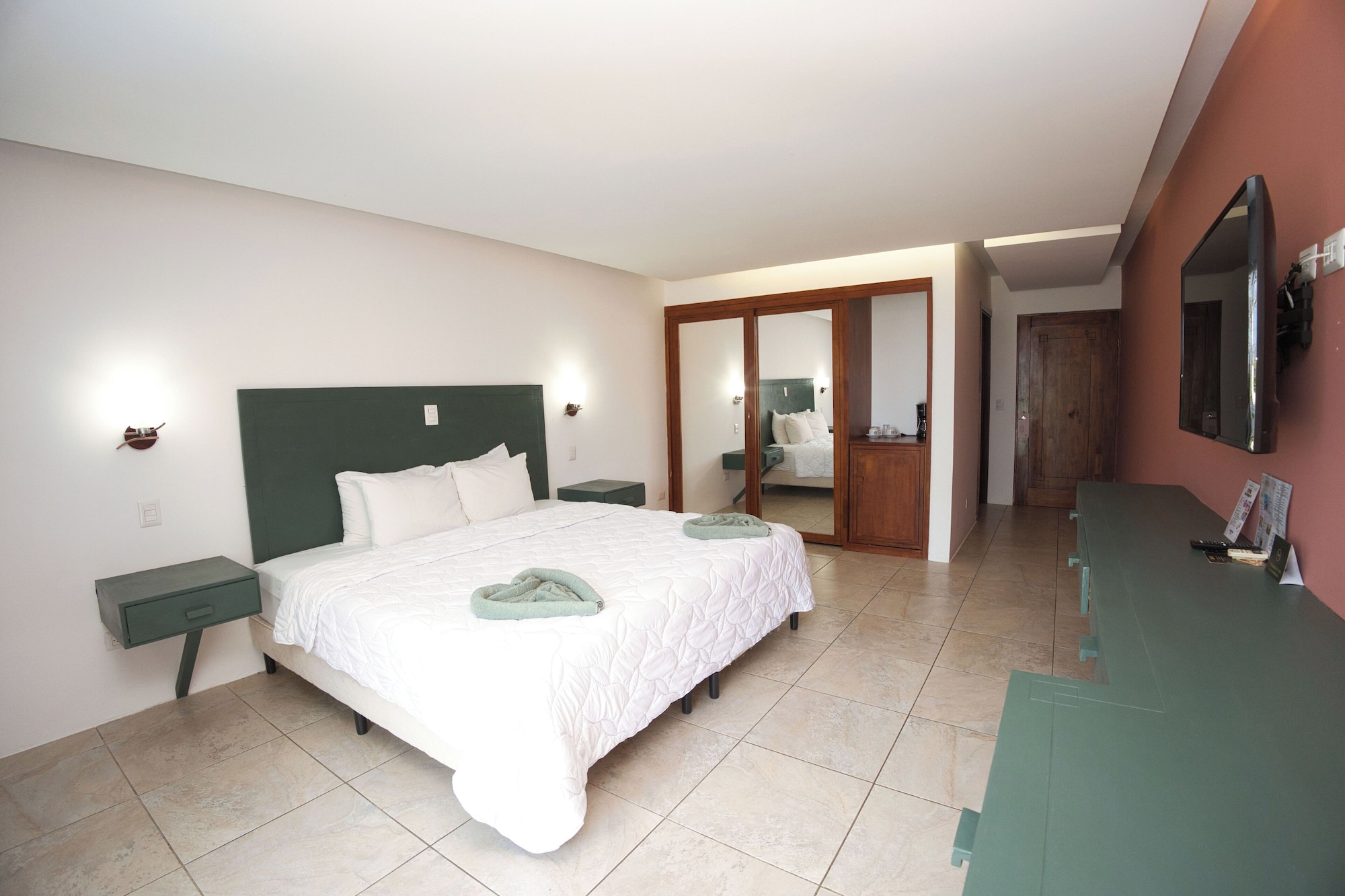 Garden, King Bed