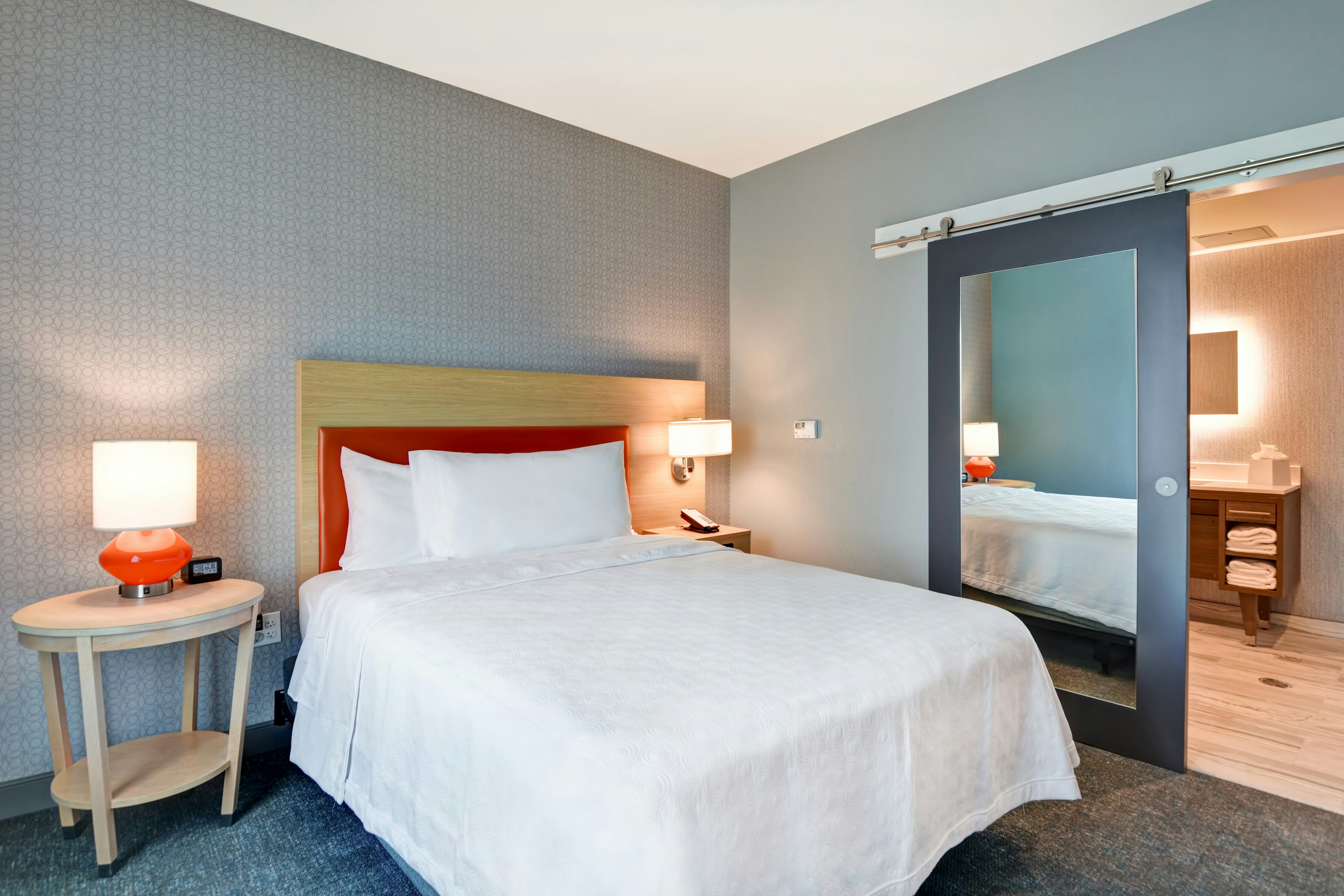 1 BEDROOM, SUITE, QUEEN BED