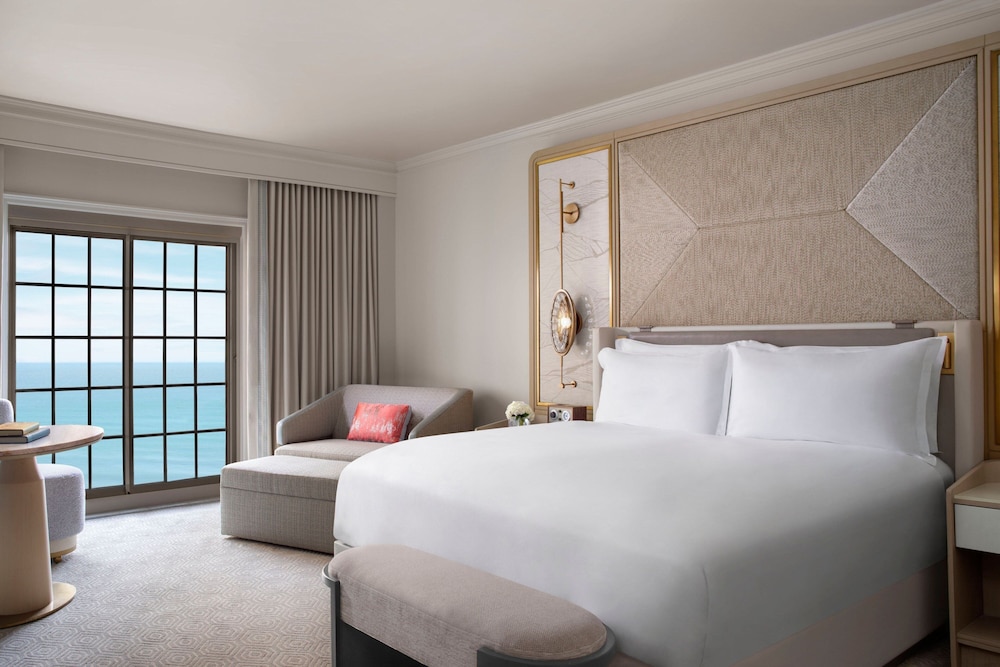 ROOM, KING BED, OCEAN FRONT