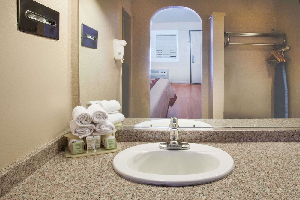 Motel6 Pasadena, CA – Old Town Pasadena Area 17/30