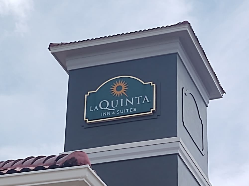 La Quinta Inn Suites Macon 24/45