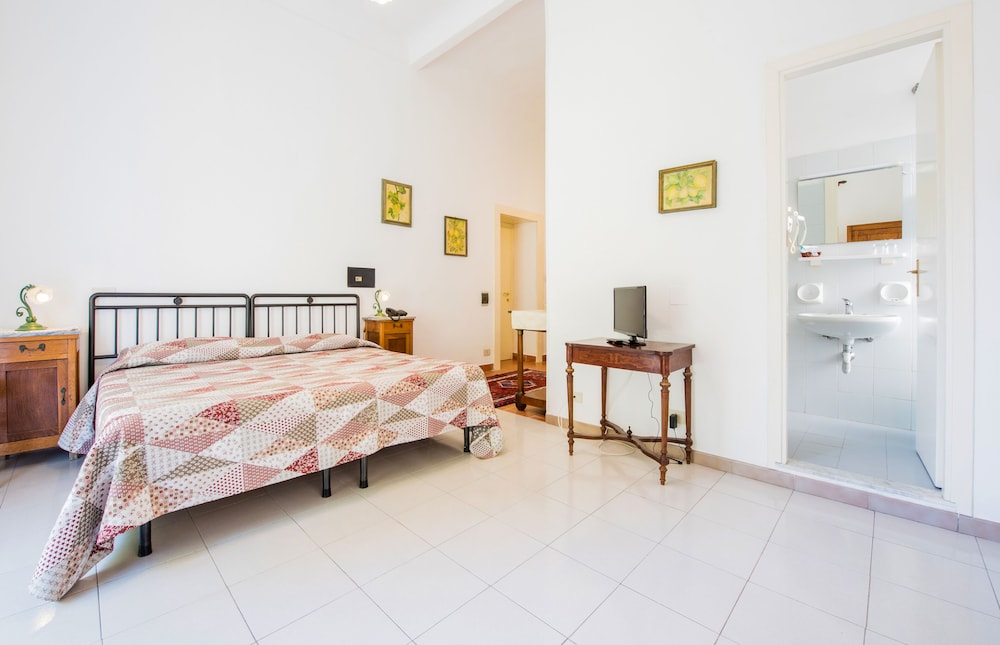ECONOMY, DOUBLE BED, COURTYARD VIEW