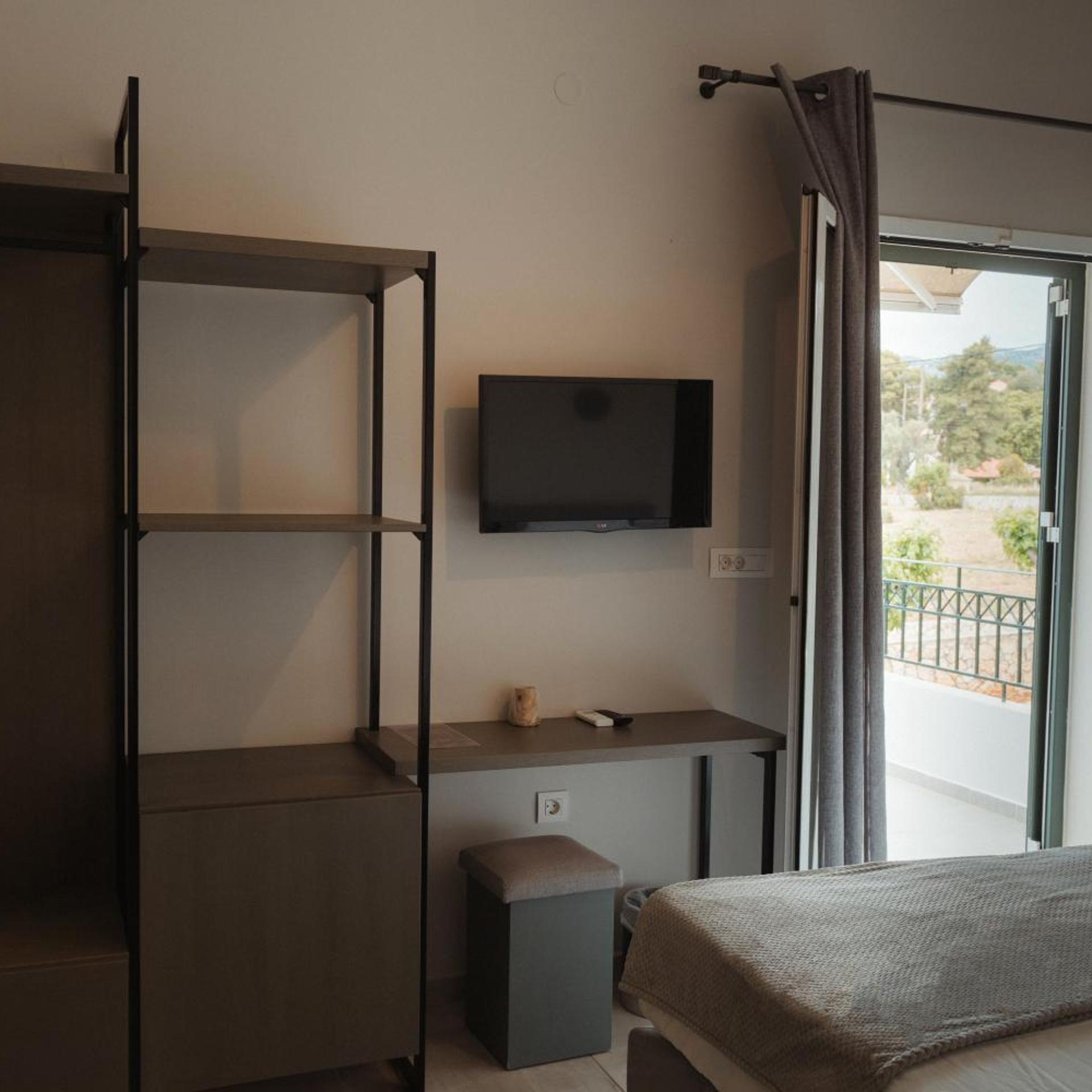 Deluxe, Double Bed, Side Sea View، Limanaki Hotel 7/10
