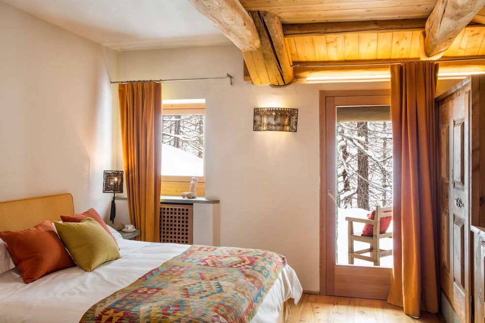 Saint Hubertus Resort 7/50
