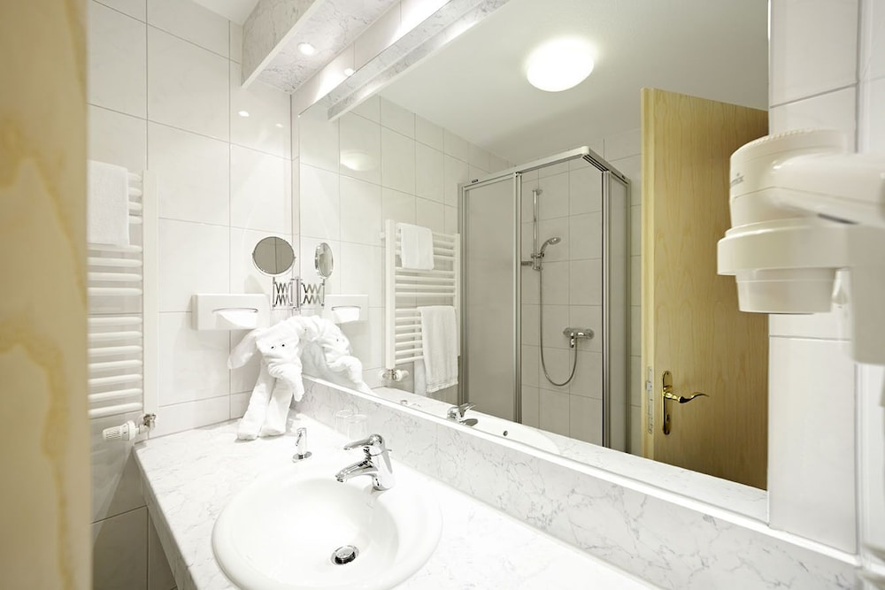 Superior, 3 Beds, Hotel-Restaurant Sonnenhof 2/2