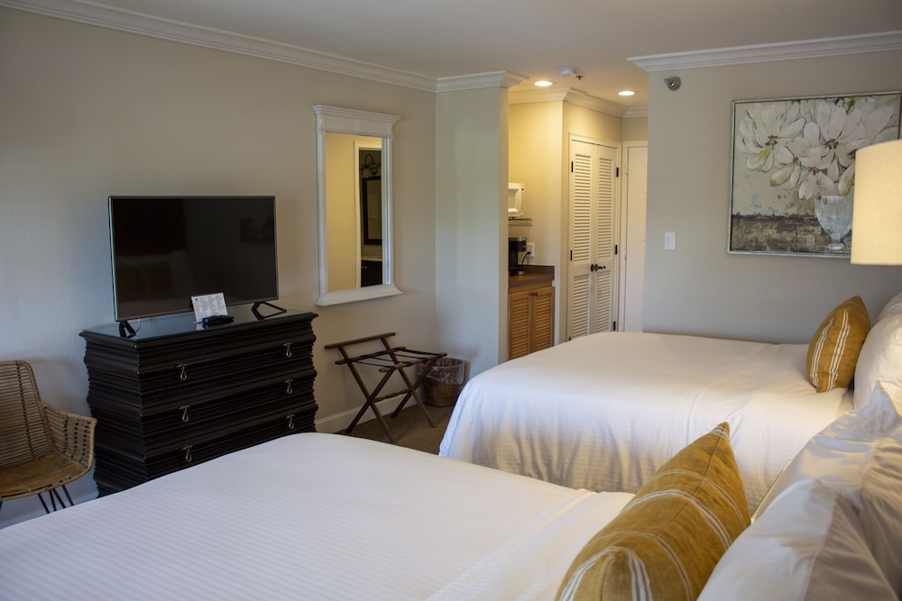 Inn On The Lakes 8/31