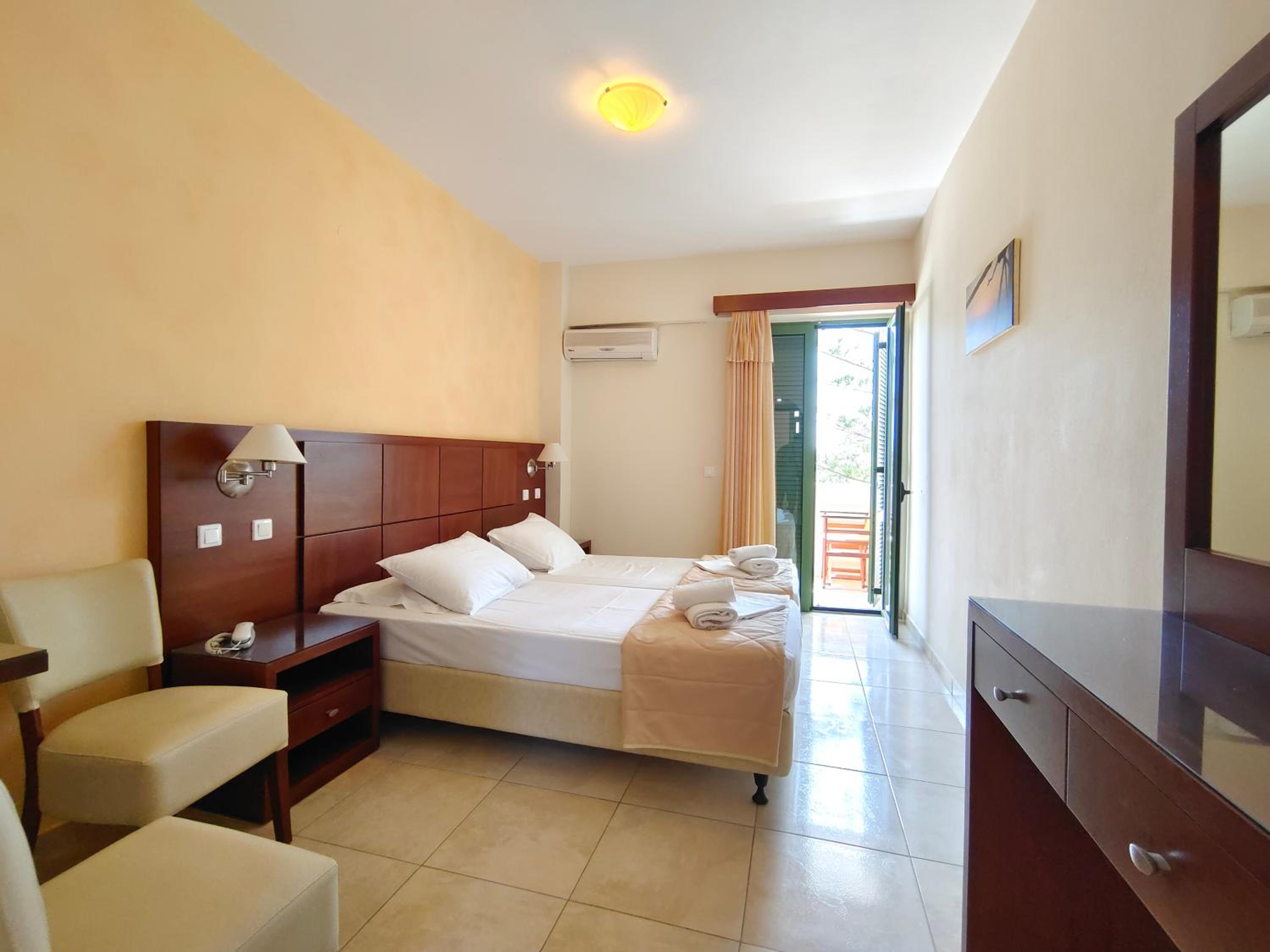 Alex Luxury Apartments and Studios 25/60