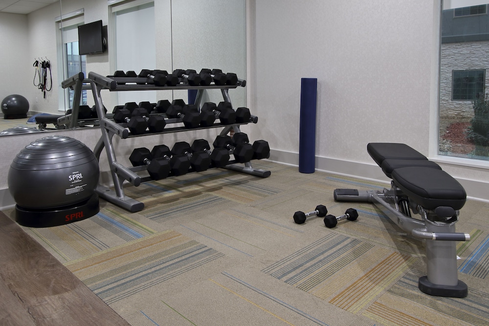 Holiday Inn Express & Suites Lake Charles South Casino Area 26/55