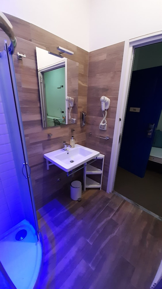 Youth Station Hostel 34/43