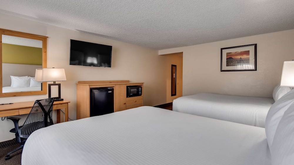Best Western Hi-Desert Inn 15/37