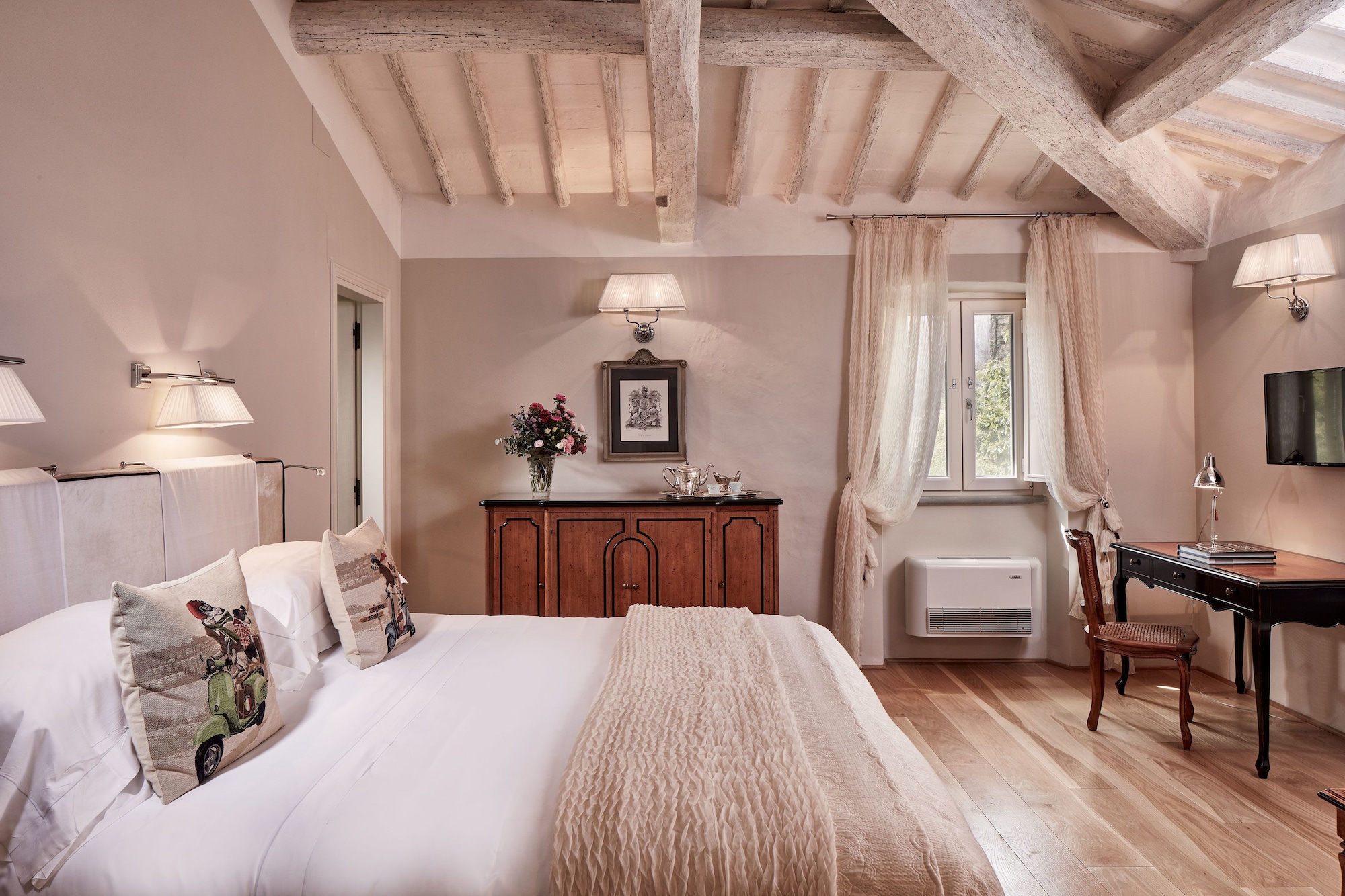 COURTYARD, JUNIOR SUITE