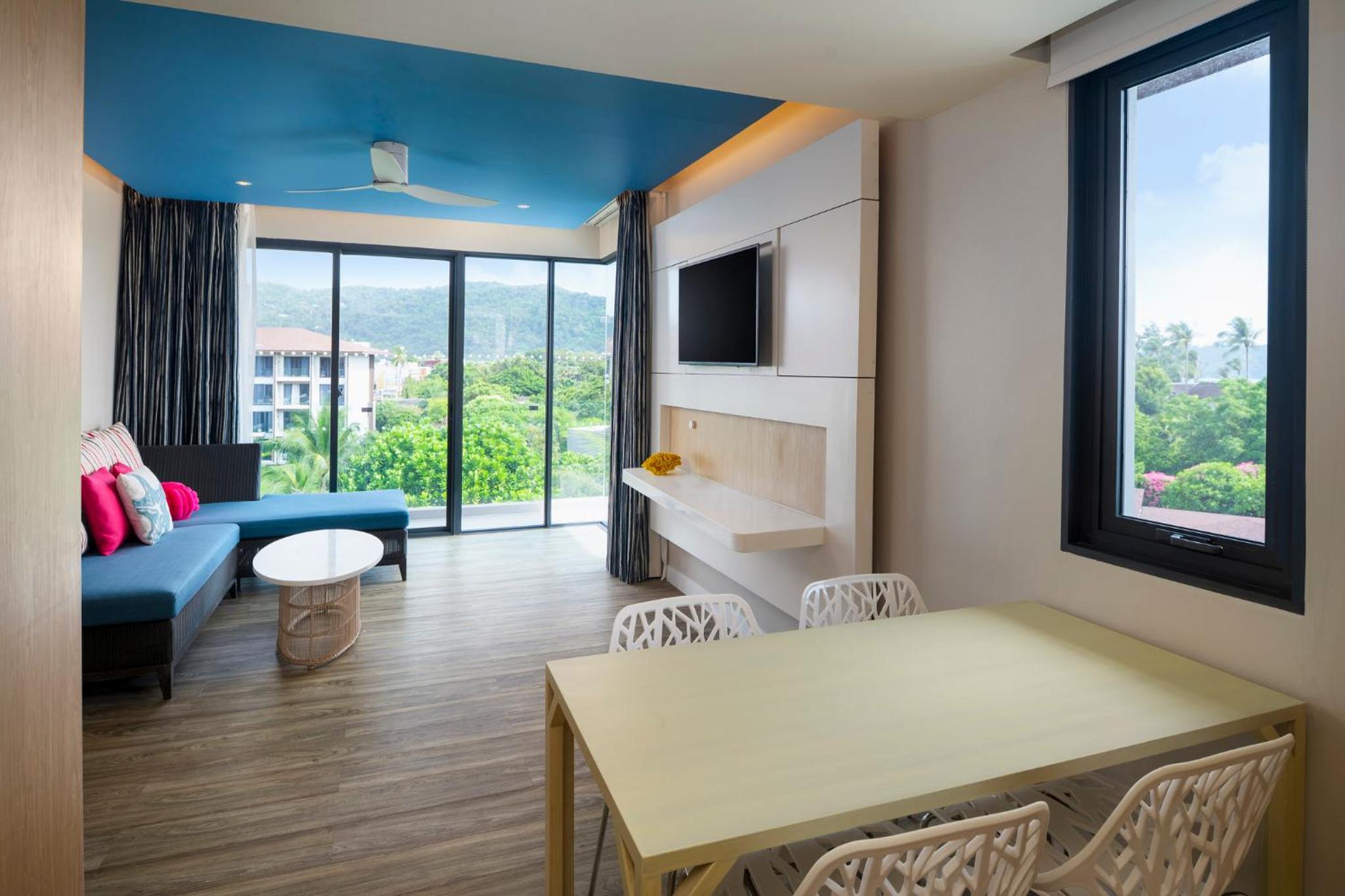 1 Bedroom, Pool, Suite, King Bed, Sofa, Balcony