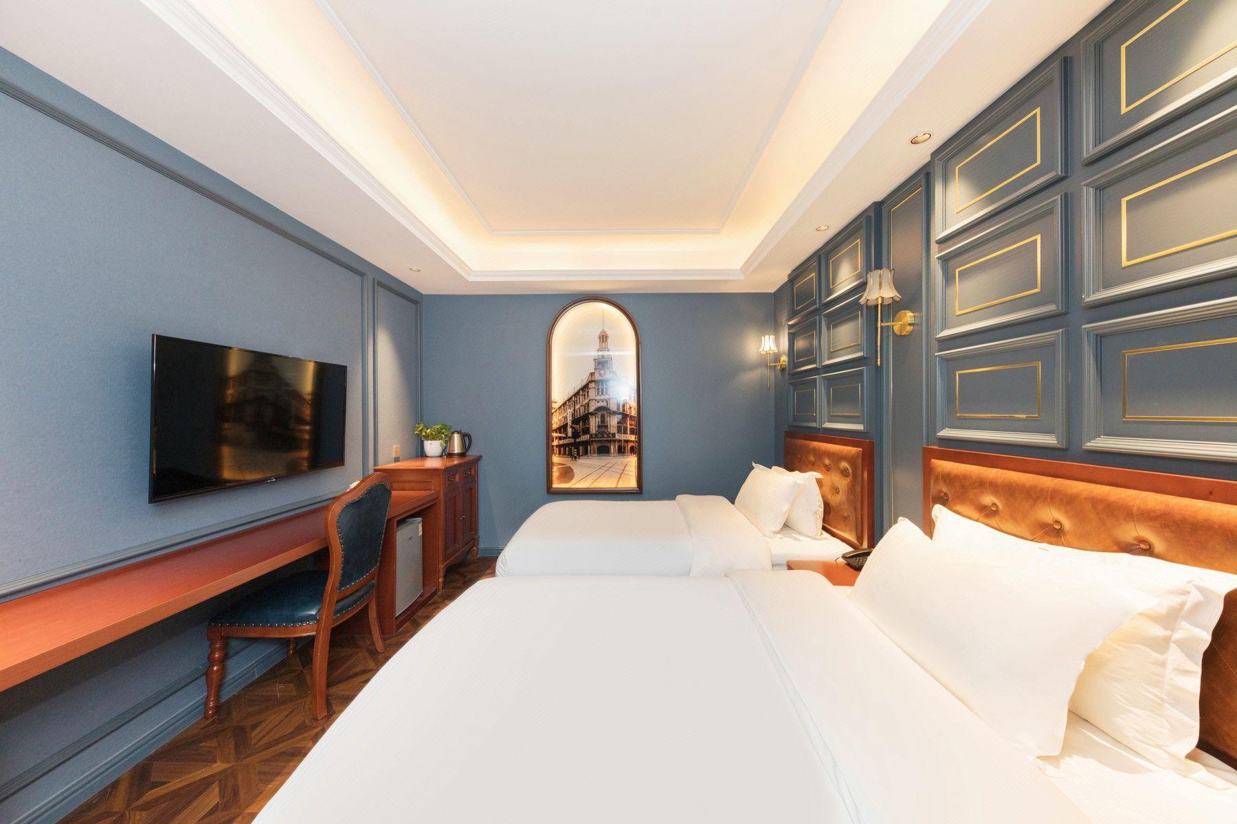 Elegant, Twin Beds