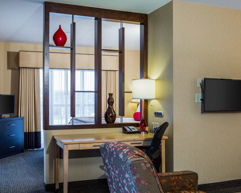 Cambria Hotel Madison East 28/41