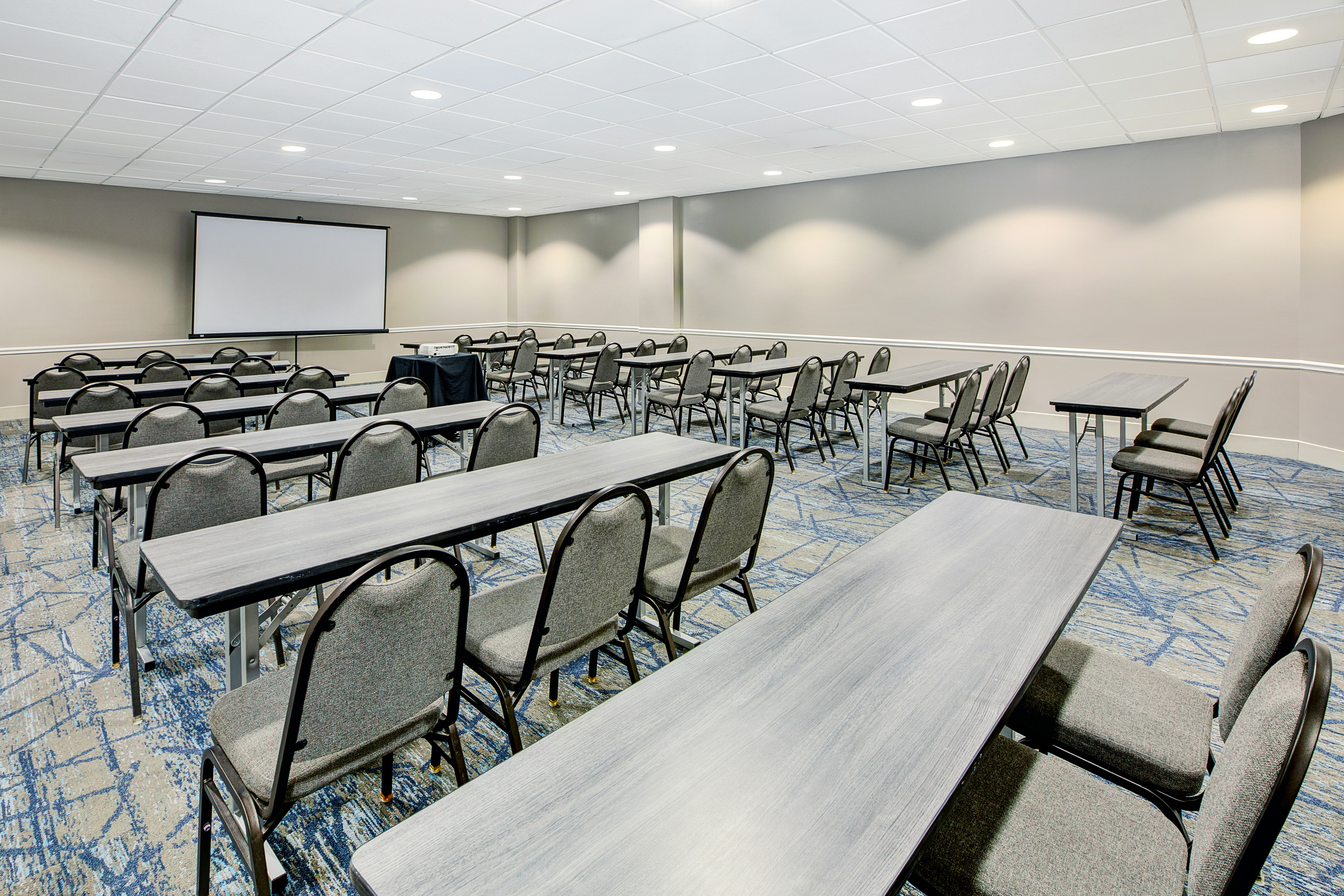 Holiday Inn Express Nashville Downtown 59/67