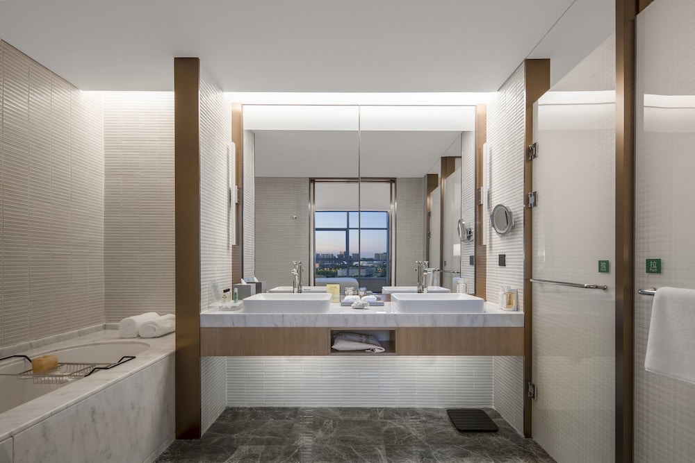 Holiday Inn Fuyang 16/75