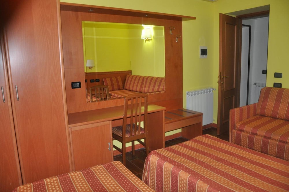 Hostel Beauty 47/64