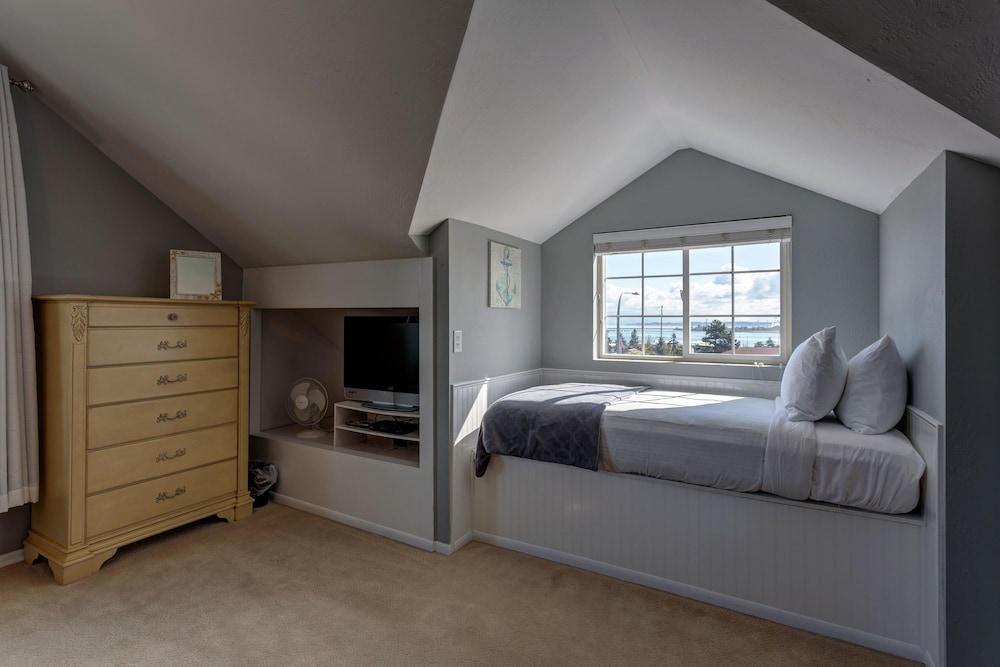 Nantucket Inn 17/50