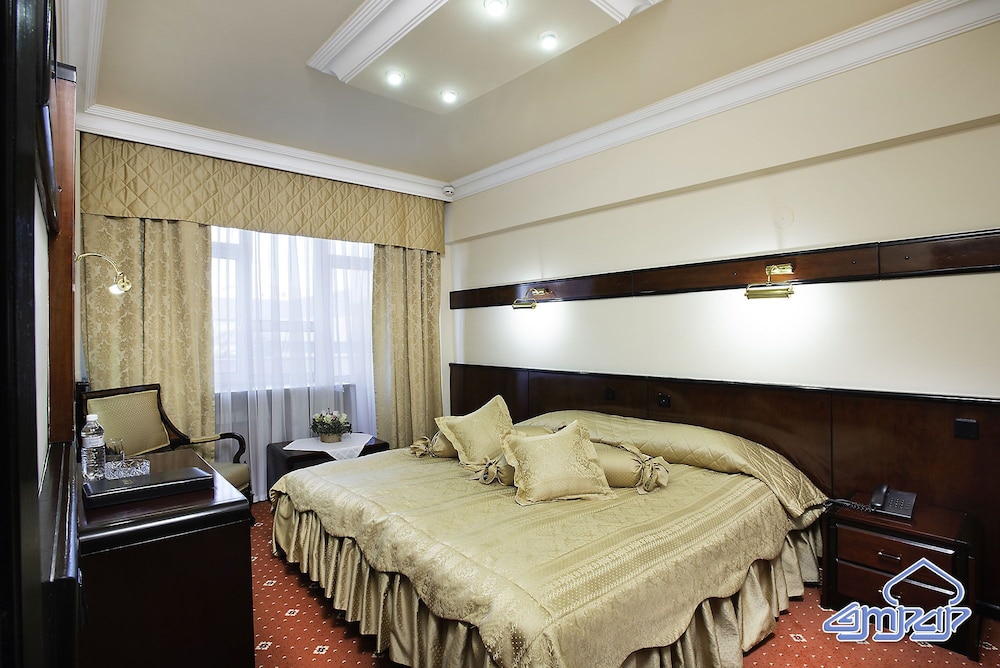 Otrar Hotel 7/54