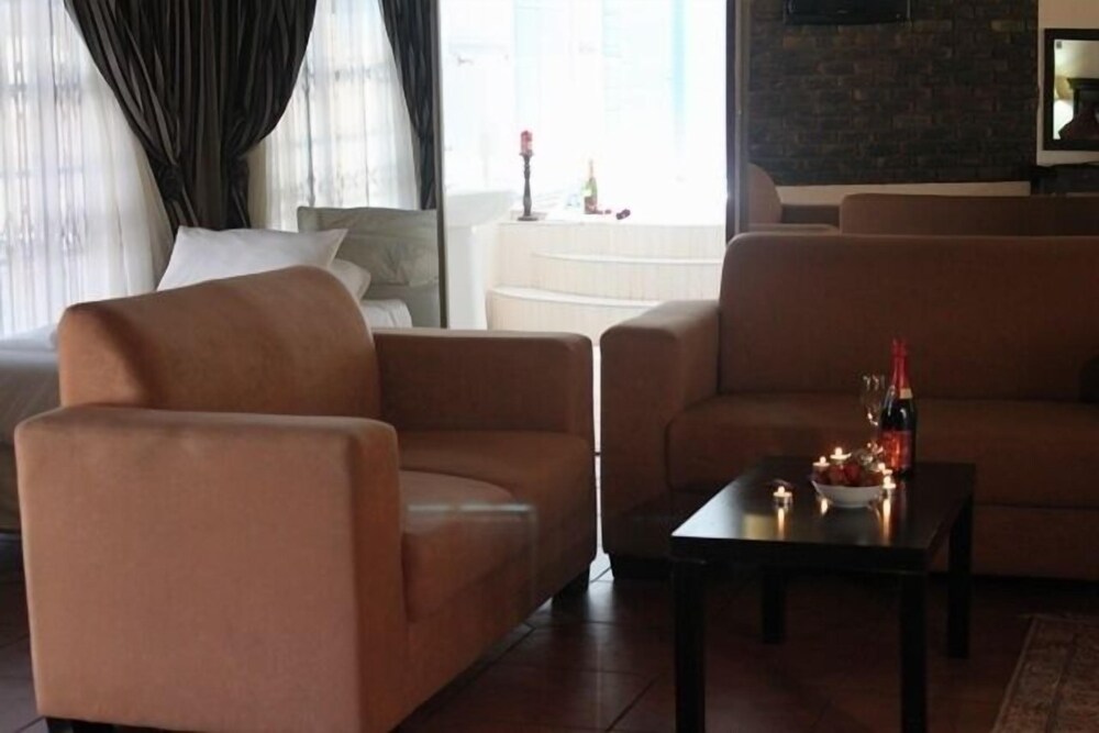 Rosenthal Guesthouse 10/15
