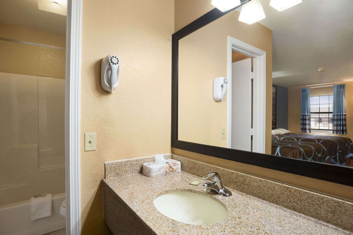 Super 8 by Wyndham Henryetta 4/5