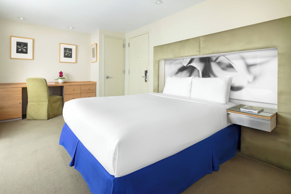STANDARD, QUEEN BED