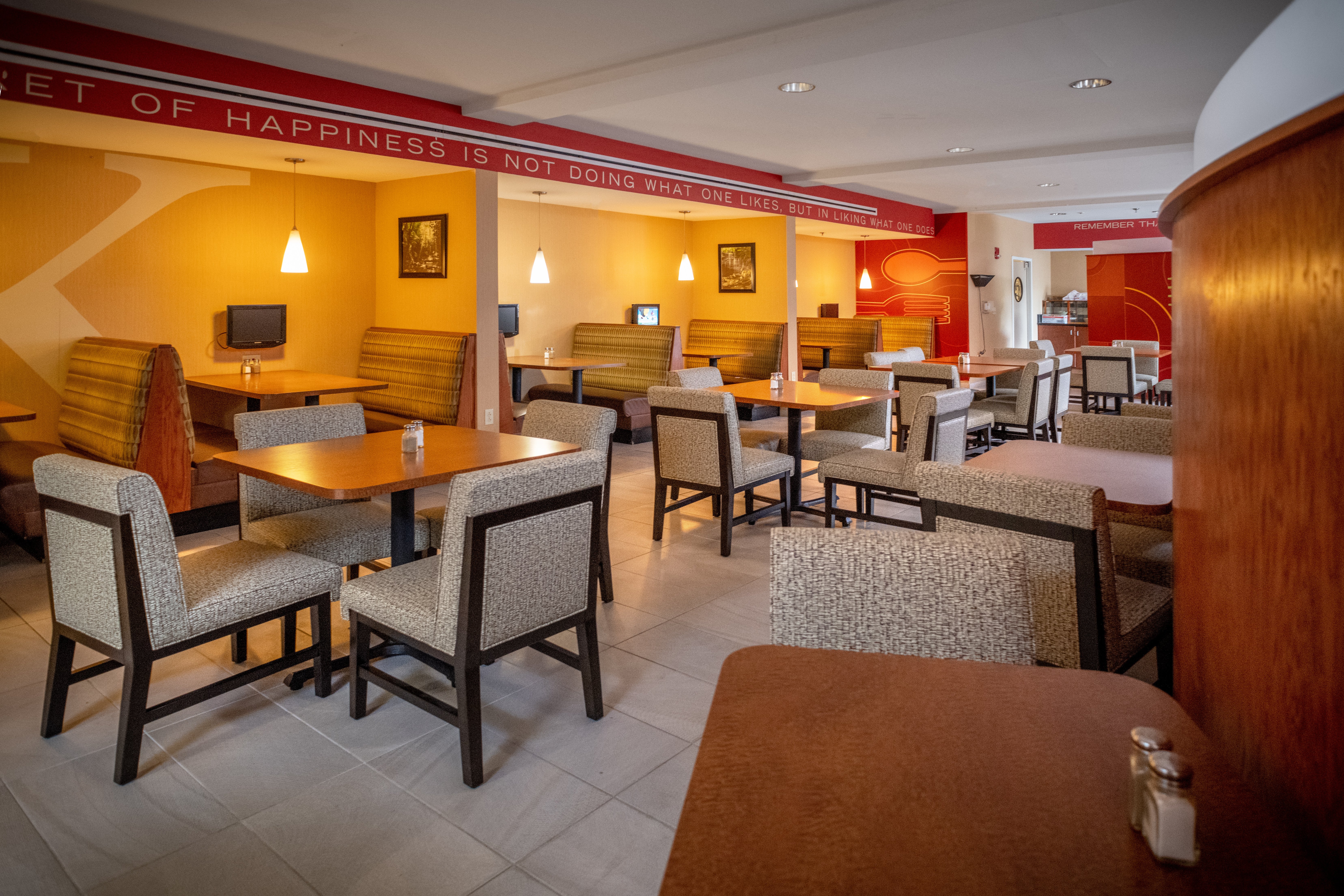 Holiday Inn Hotel & Suites Beckley 42/58