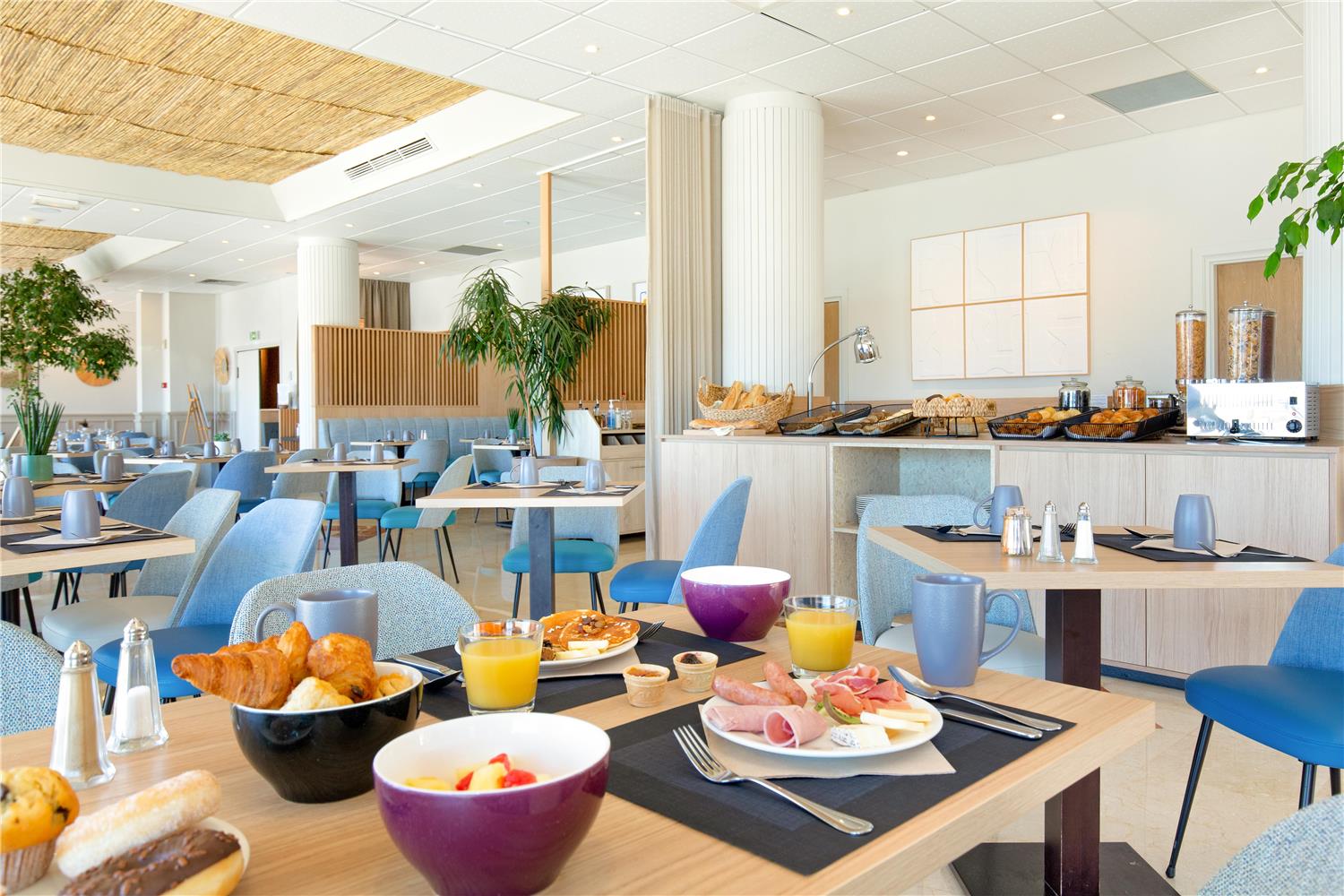 restaurant cafeteria