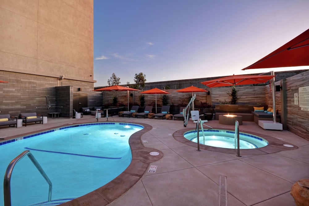 HAMPTON INN AND SUITES LOS ANGELES BURBANK AIRPORT in BURBANK - CA
