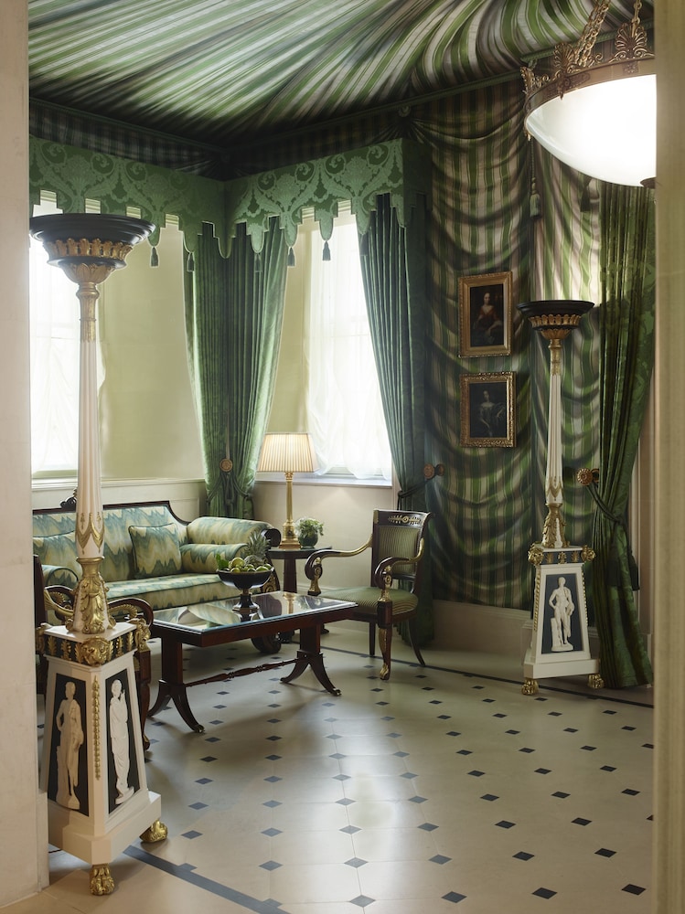 The Lanesborough 54/81