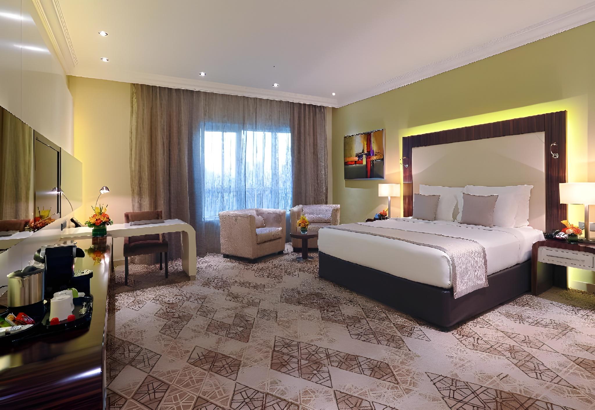 EXECUTIVE ROOM