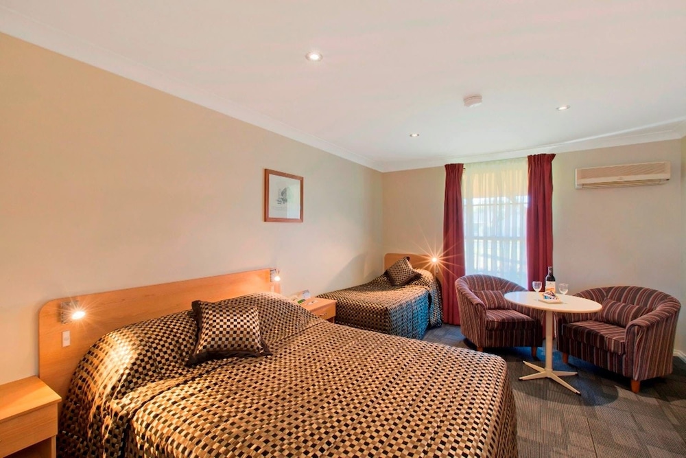 Bushmans Motor Inn 25/31