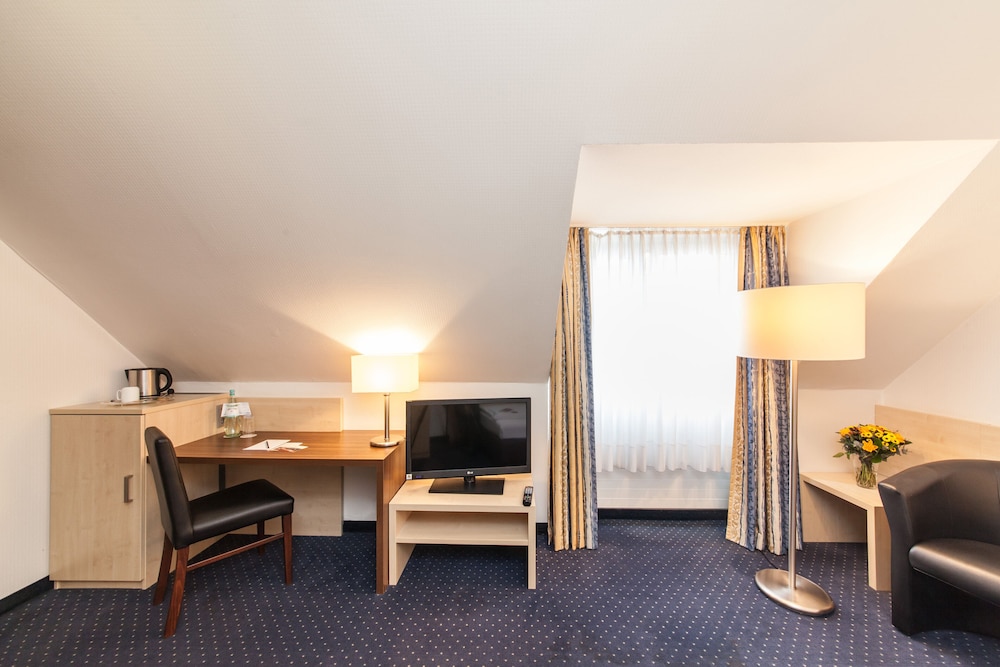 Hotel Mariella Airport 45/80
