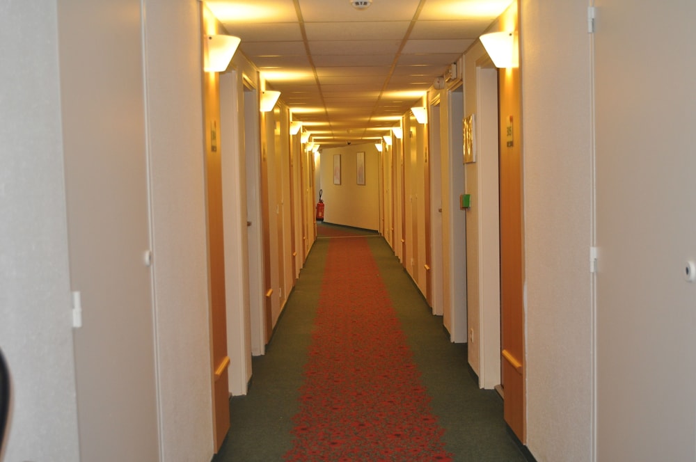 Ibis Martigues 67/70